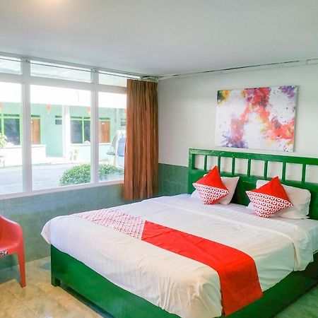 Super Oyo 3098 Hotel Sahabat Baru سينغكوانغ المظهر الخارجي الصورة